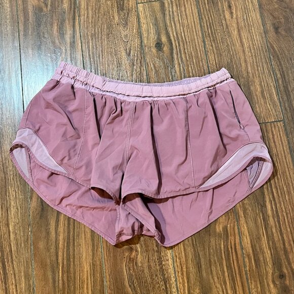 Lululemon Rose Blush/ Figue Hotty Hot 2.5 Shorts SZ 12 - Picture 3 of 5